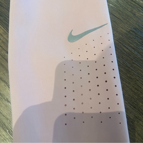Nike Women’s Baby Pink Crop Leggings‎ Breathable Size S - Picture 2 of 8